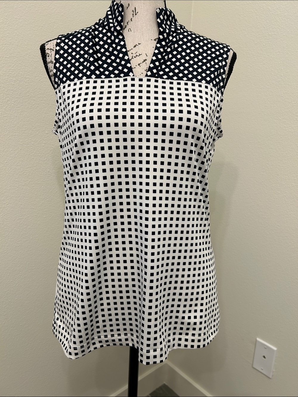 Tail Black & White Square-Print V-Neck Sports Top